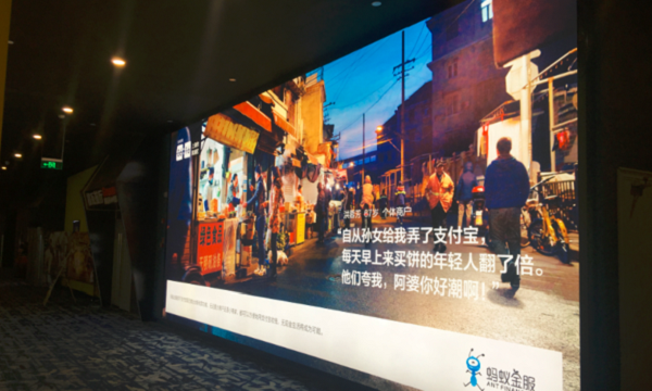 西安電影院觀影通道燈箱廣告投放案例