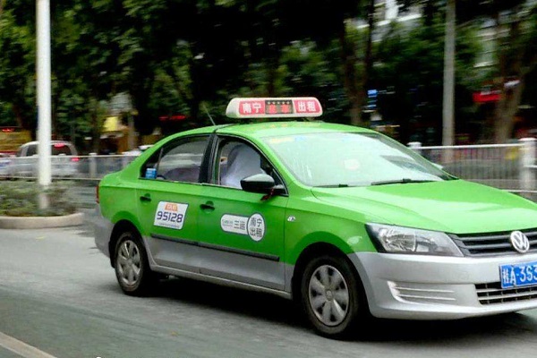 廣西出租車頂燈廣告屏